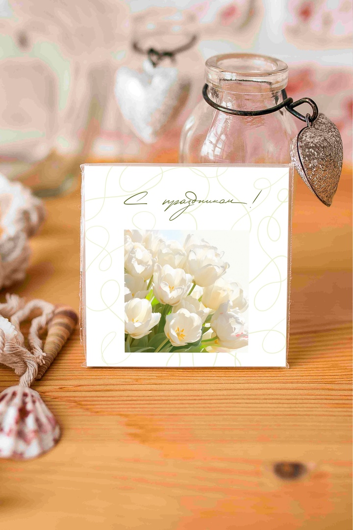 kartochka-s-prazdnikom-belye-tyulpany-k565.jpg